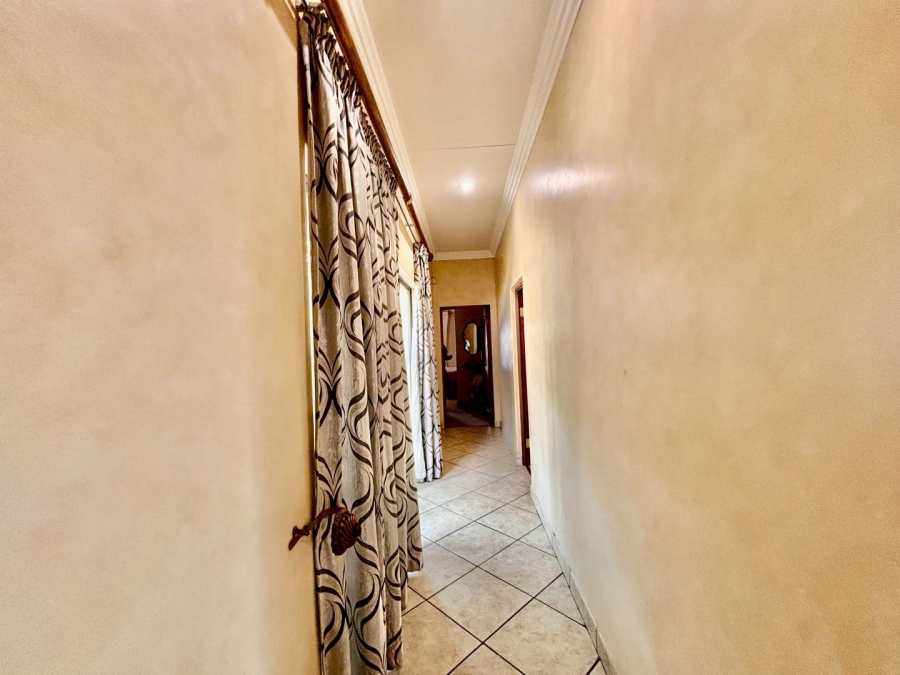 5 Bedroom Property for Sale in Doringkruin North West